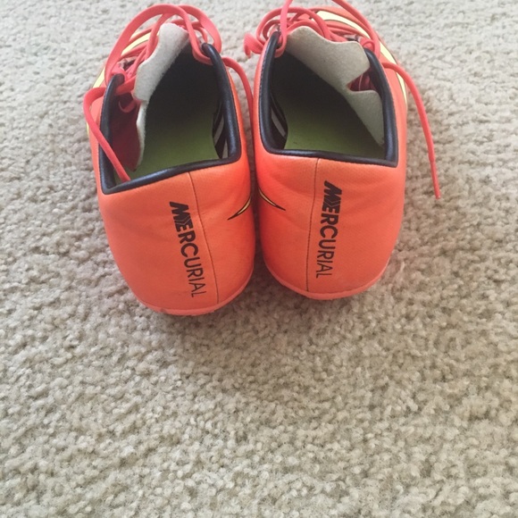 Shoes - Picture 2 of 8